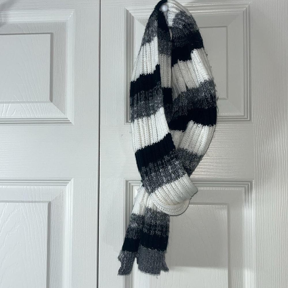 Scarf - Picture 2 of 4
